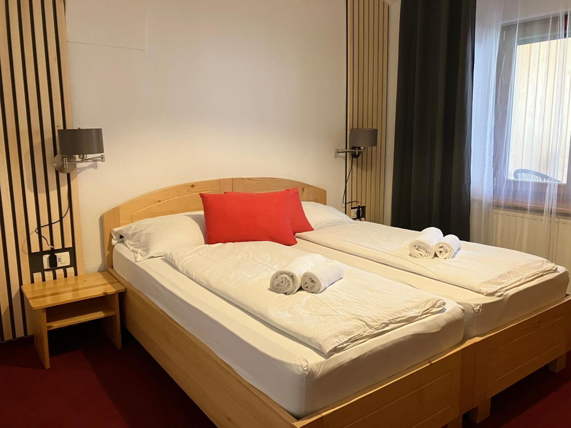 Apartments Pri Bostjanovcu Gorenja Vas  Ngoại thất bức ảnh